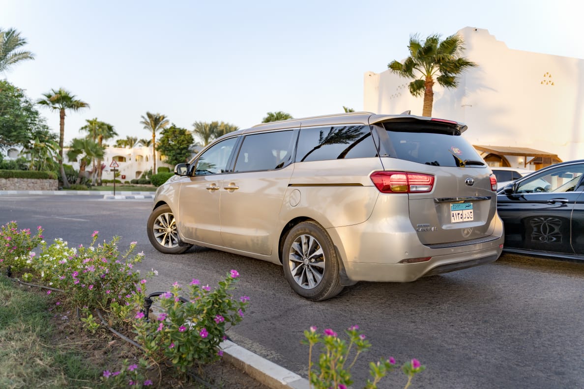 Kia Carnival with Driver - Image 3